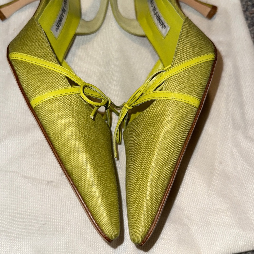 Manolo Blahnik Vibrant Green Pointed Heels - Picture 7 of 16